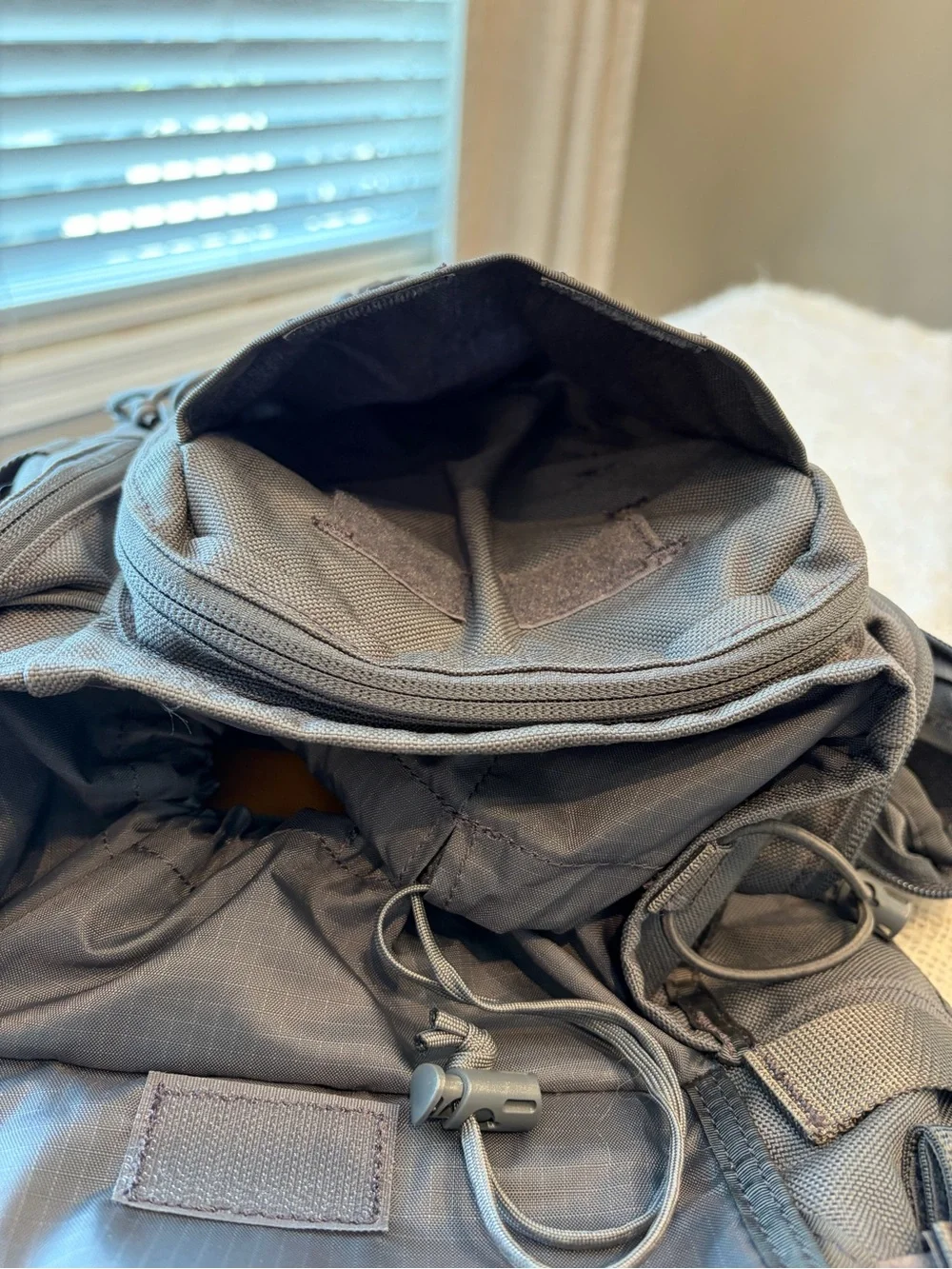Vanquest Mobius gray 2.0 Sling/ Messenger / Tactical Bag- EUC